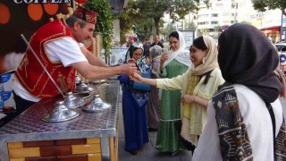 İranlı turistler Van esnafının yüzünü güldürdü