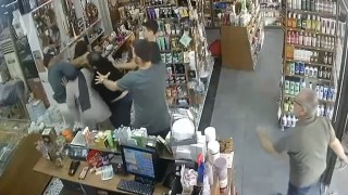 İş yerini nacak ve silahla basan esnaf 16 yaşındaki çocuğu darp etti