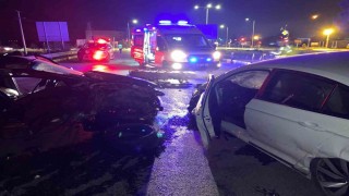 Isparta-Eğirdir kara yolunda otomobiller çarpıştı: 2 yaralı
