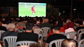 Ispartada milli maç coşkusu meydanı doldurdu