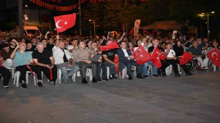 Ispartada vatandaşlar A Milli Erkek Basketbol Takımının zaferini dev ekrandan izlediler