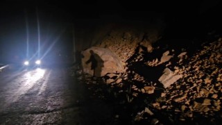 İspir Güllübağ Tüneli karanlığıyla kazalara davetiye çıkarıyor