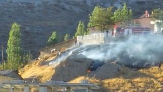 İtfaiye ekibinden anız yangınlarına müdahale