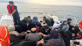 İzmir açıklarında 46sı çocuk 81 düzensiz göçmen yakalandı