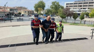 İzmir Büyükşehir personeli, FETÖden ihraç polis kimliğiyle yakalandı