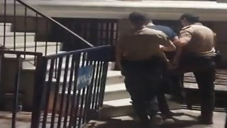 İzmirde 13 yıl hapis cezasıyla aranan hırsız yakalandı