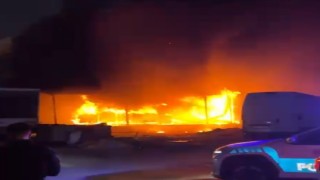 İzmirde mobilya fabrikasında korkutan yangın