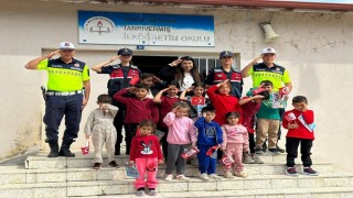 Jandarma ekipleri tarafından okul çevrelerinde sıkı denetim