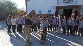 Jandarma ekiplerinden öğrencilere trafik eğitimi