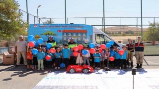 Jandarmadan 170 öğrenciye teorik ve pratik trafik eğitimi