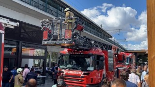 Kadıköyde restoranda baca yangını paniğe neden oldu