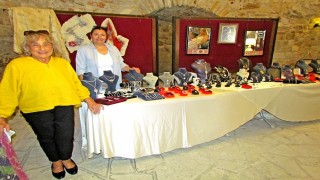 Kadınların el emeği Çeşmenin tarihi kalesinde sergileniyor