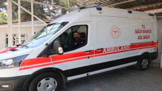 Kağıt toplayan çocuğa eğitim desteği