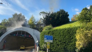 Kağıthane Piyalepaşa Tünelinin girişindeki ağaçlık alanda korkutan yangın