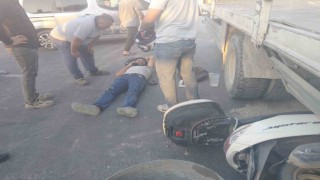 Kamyon ile motosiklet çarpıştı: 1 yaralı