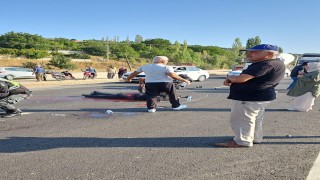 Kamyonete çarpan motosiklet sürücüsü hastanede kurtarılamadı