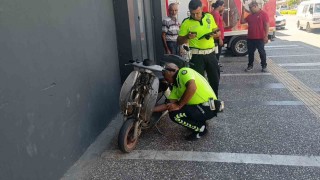 Kamyonetin aynasına çarpan elektrikli bisiklet sürücüsü yaralandı