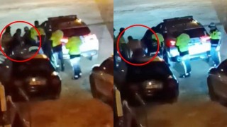 Kapaklıda bir sürücü alkolmetreye üflememek için üstünü soydu