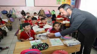 Karabük Belediyesinden öğrencilere okula başlangıç seti desteği