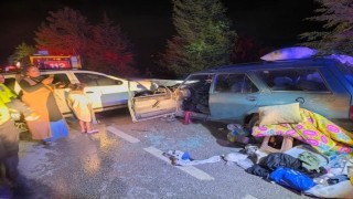 Karabükte otomobiller çarpıştı: 2si çocuk 6 yaralı