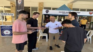 Karabükte polisler üniversite öğrencilerini bilgilendiriyor