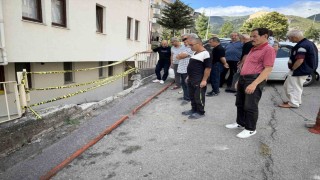 Karabükte zarar gören istinat duvarı site sakinlerini tedirgin ediyor