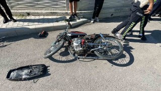 Karamanda 1i ağır 2 kişinin yaralandığı kaza kamerada