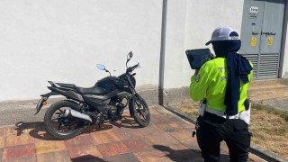 Karamanda devrilen motosikletin sürücüsü yaralandı