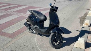 Karamanda Fiat otomobille çarpışan motosikletli yaralandı