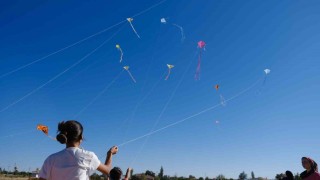 Karamanda rengarenk uçurtmalar gökyüzünü süsledi