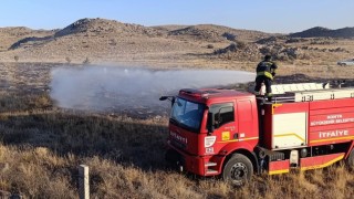Karapınarda boş arsada yangın paniği