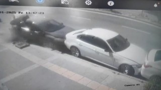 Karsta fren yerine gaza basan sürücü 4 araca çarptı