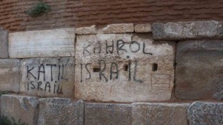 Katil İsrail yazısı isyan ettirdi