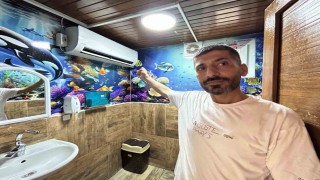 Kavurucu sıcağa karşı işletmesinin 2 buçuk metrekarelik tuvaletine klima taktırdı