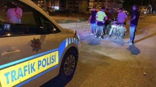 Kazaya karışan plakasız motosiklet trafikten men edildi