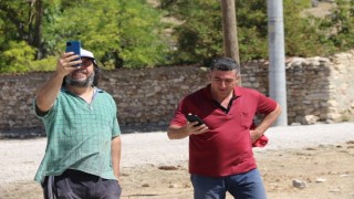 Kent merkezinin yakınındaki kırsal mahallede telefon ve internet çekmiyor