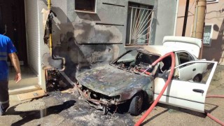 Keşanda doğal gaz hattının yanındaki araç yangını korkuttu