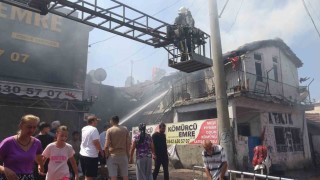 Kıbrıs gazisi, yeğeninin yaktığı evden sadece zarar görmeyen Türk Bayrağını alabildi