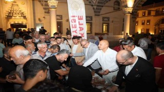 Kırıkkale Belediyesinden kandil programında lokma ikramı