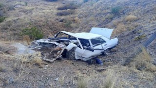 Kırıkkalede 65 metrelik uçurumdan yuvarlanan otomobil hurdaya döndü: 1 yaralı