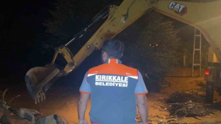 Kırıkkaleyi sağanak vurdu: Dereler taştı, ekipler anında müdahale etti