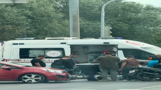 Kırmızı ışıkta geçtiği ileri sürülen motosiklet başka bir motosikletle çarpıştı: 1 yaralı