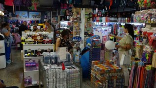 Kırtasiyeciler de veliler de bu seneki okul alışverişi maliyetlerinden memnun