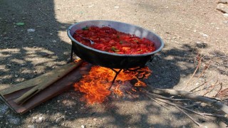 Kış mevsimi gelmeden kırsal kesimlerde salça yapımı başladı