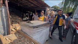 Kışlık yakacak derdine düşen kadının talihsiz anı: Diskten fırlayan tahta parçası yüzünden yaraladı