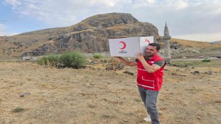 Kızılay gönüllüleri Ağrıda köy ziyaretleriyle çocukları sevindirdi