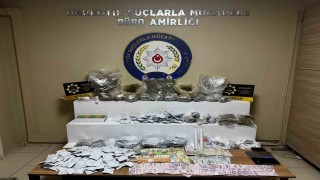 Kocaelide narkotik baskını: 5 şüpheli yakalandı, 9 kilo uyuşturucu ele geçti