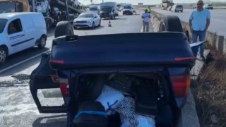 Kocaelide oto çekiciyle çarpışan otomobil devrildi: 3 yaralı