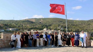 Kocaelinin kadın muhtarları yüzlerce yıllık tarihi yapıları gezdi