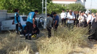 Kontrolden çıkan araç bahçe duvarına çarptı, anne ile 3 çocuğu yaralandı